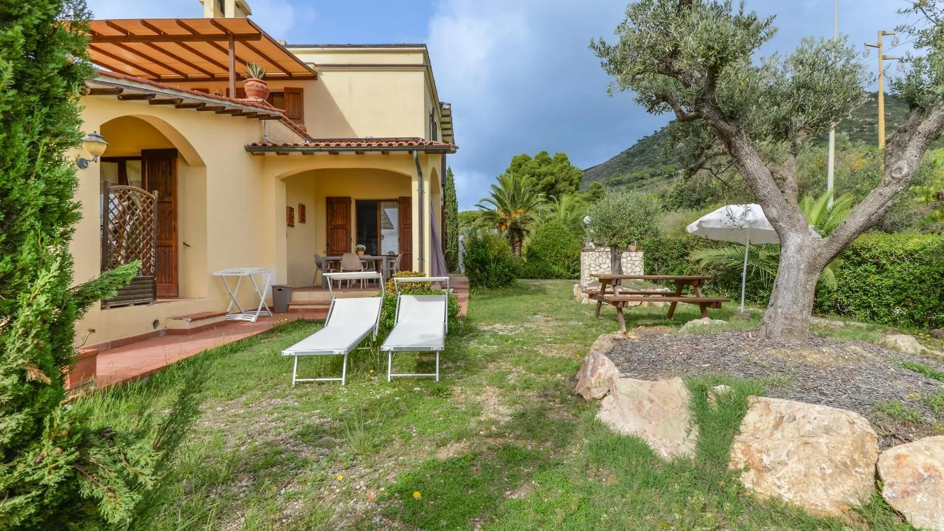 Bilocale Mimosa A Lacona 0*,  Italy